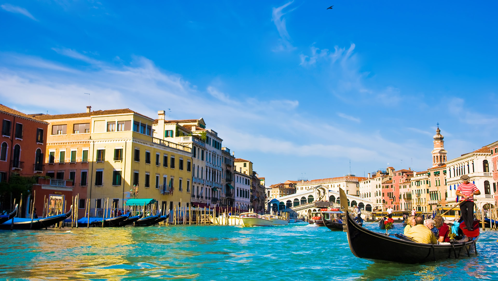 Canal Grande with historic Basilica di Santa Maria della Salute